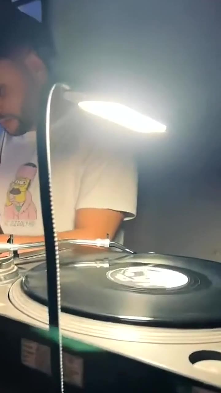 Flávio on Technics at Eastern Bloc, vinyl under the lamp